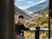 Yunqiao Hotel (Shuangqiao Valley Scenic Area) - parking