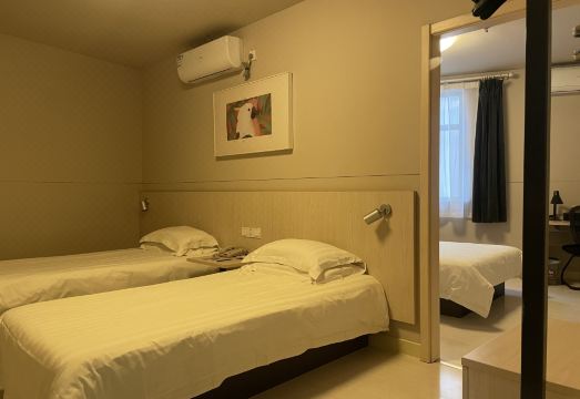 Jinjiang Inn (Shanghai Lujiabang station Road) Hotel Overview