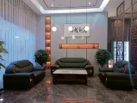 Chaoju Zhishang Hotel (Puning International Commodity City)