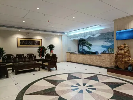 Golden Hilton Hotel Отели рядом с достопримечательностью «Ejin Horo Banner Prince's Mansion»