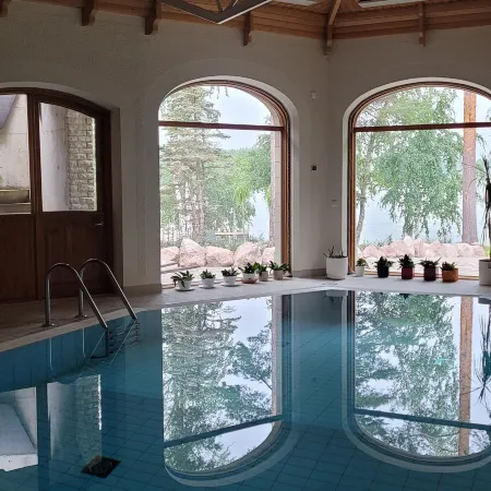 Pinecrest Villa - Castle Style Living on Seaside