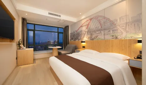 Houke Zhixuan Hotel (Chongqing hongqihegou light rail station store)