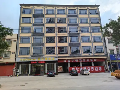 嘉爾頓飯店 白土市場附近的飯店