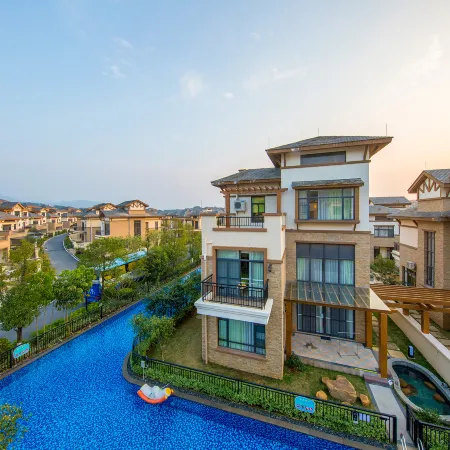 Baodun Lake Hushan Hot Spring Resort