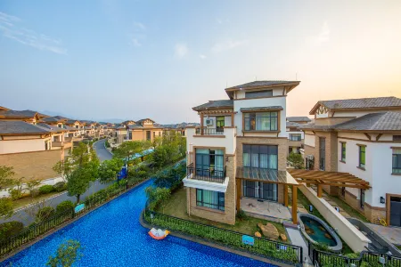 Baodun Lake Hushan Hot Spring Resort