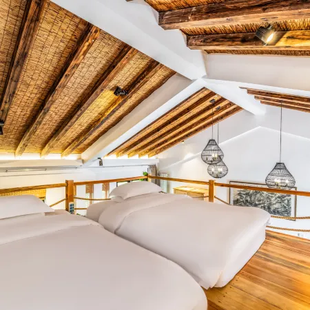 Aoshan stone house Отели в г. Тайбай