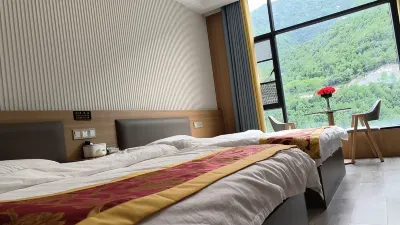 維西昱權民居 太陽當空趙附近的飯店