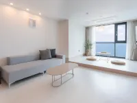 H.Avenue Hotel Geoje Отели рядом с достопримечательностью «Скала Синсондэ»