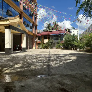 Mengla Yunfan Holiday Hotel