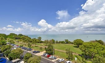 Mantra on the Esplanade Darwin