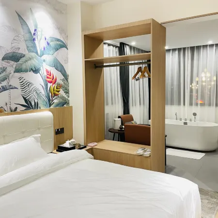 Anning Ruibao Tangquan Resort Hotel