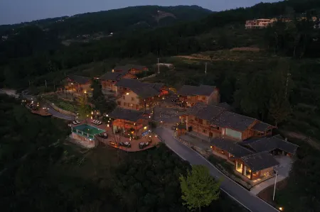 Saying Good-bye to Cambridge Again Отели в г. Шичжу-Туцзяский автономный уезд