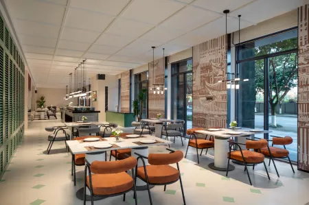 Somerset Chayuan Chongqing Отели рядом с достопримечательностью «Chongqing Institute of Engineering (Nanquan Campus)»