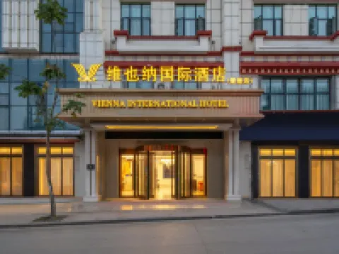 Vienna International Hotel (LinZhi Motuo Branch) Hotels in Motuo