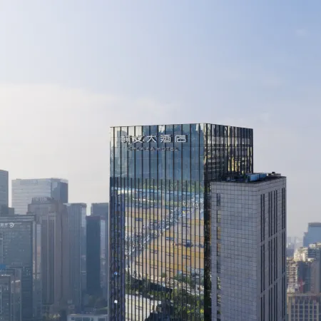 C Plaza Hotel (Chongqing Jiefangbei Hongya Cave)