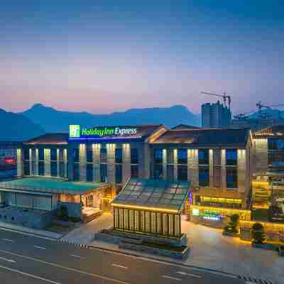 Holiday Inn Express Pingchang Hotel Exterior