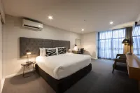 Avenue Hotel Canberra Hotels in Turner