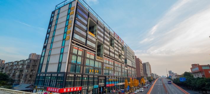Ruilin East Hotel Hotéis em Deyang
