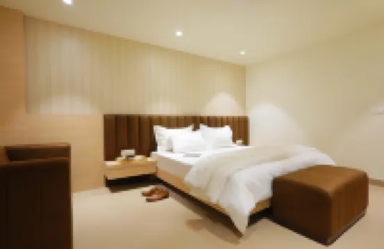 Hotel Adora 布拉里 X-ing附近的飯店