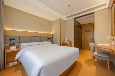 Home Inn Paibai Yun Hotel (Shengqiao Leisure Street, Shidongkou Passenger Terminal) Отели рядом с достопримечательностью «Тайпинский сад»