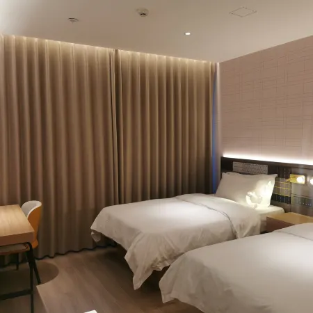 9 Ju Chain Hotel (Yakeshi Zhanqian)