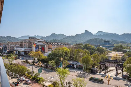 Vienna International Hotel (Mount Wuyi Impression Dahongpao) Отели рядом с достопримечательностью «Tianxin Yongle Temple»