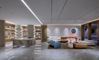 MODERN CROWN HOTEL IN LUZHUANG