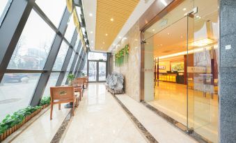 Xinlong Holiday Apartment Hotel