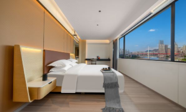 Yiduo Riverview Hotel (Chongqing Liberation Monument Hongya Cave)