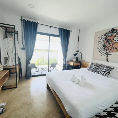 Penguin Villa Resort & Bistro