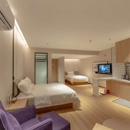 Guiping Clover Holiday Hotel