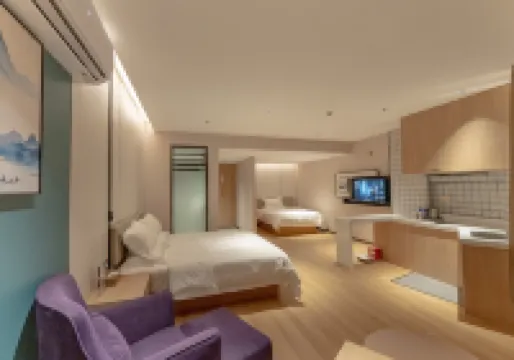 Guiping Clover Holiday Hotel