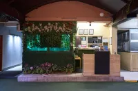 Victoria Court Malabon - Разрешено размещения с домашними животными