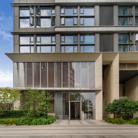 Alice • Riverview | TRANSCENDENCE • NOSTALGIA Apartment