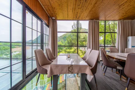 Hidden River view · Courtyard family vacation Courtyard residential quarters (Ningguo Shop)