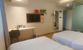 7Days Inn Hotel (Neijiang Longchang Xinhua Street)