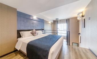 Chongqing Guanyinqiao Rezen Select Hotel (Hongqihegou Light Rail Station)