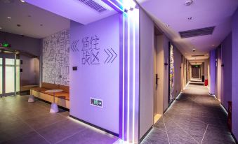 WanYoo Esports Hotel (Shanghai Changshou Road Metro Station Yaxin Plaza)