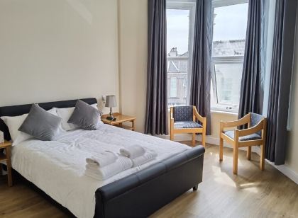 comfy 2 bedroom Apt in central area New Refurbishment