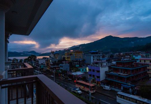 호텔 페와 트립 객실