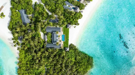 Raaya by Atmosphere - All Inclusive Отели в г. Kudakurathu