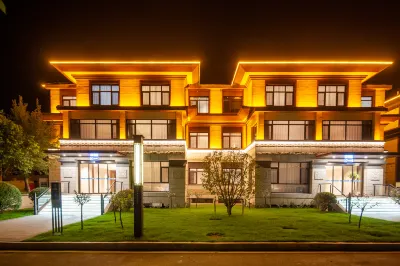 誠城樂活酒店（新鄉鳳凰谷樂活小鎮店） 鄰近新鄉市鳳泉區玉潤植物園場的酒店