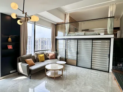 Qunguang Huisiwei Loft Apartment (Shantou Wanxiangcheng Longyannan Road Food Street)
