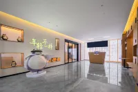 Dragon Cat Elf Hotel (People's Hospital Subway Station Branch)