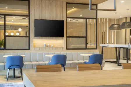 Courtyard Inverness Airport Отели в г. Авох