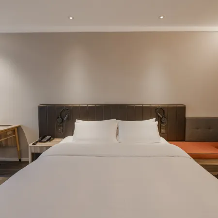 HanTing Premium Hotel (Qingdao Taidong Subway Station)