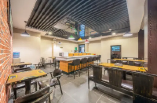 青苹菓チェーンホテル（平果文化公園体育広場）