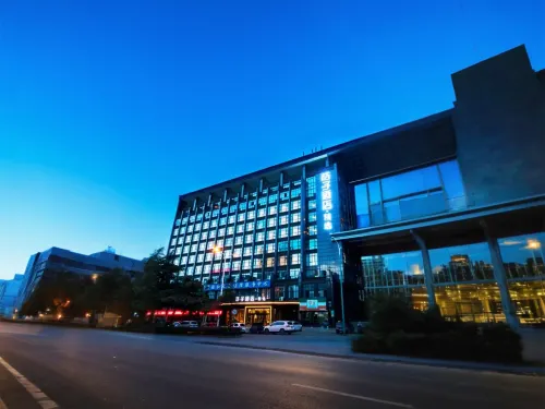 Orange Hotel (Jiujiang Shili Old Street) - غرفة مطلة على الجبل