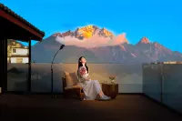 Moonlight Treasure Box Hotel Hotels near Lijiang City Museum