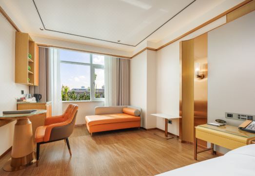 Baoju Hotel, Haikou (Longhu District light-year hotel, West high-speed rail station) Hotel Overview